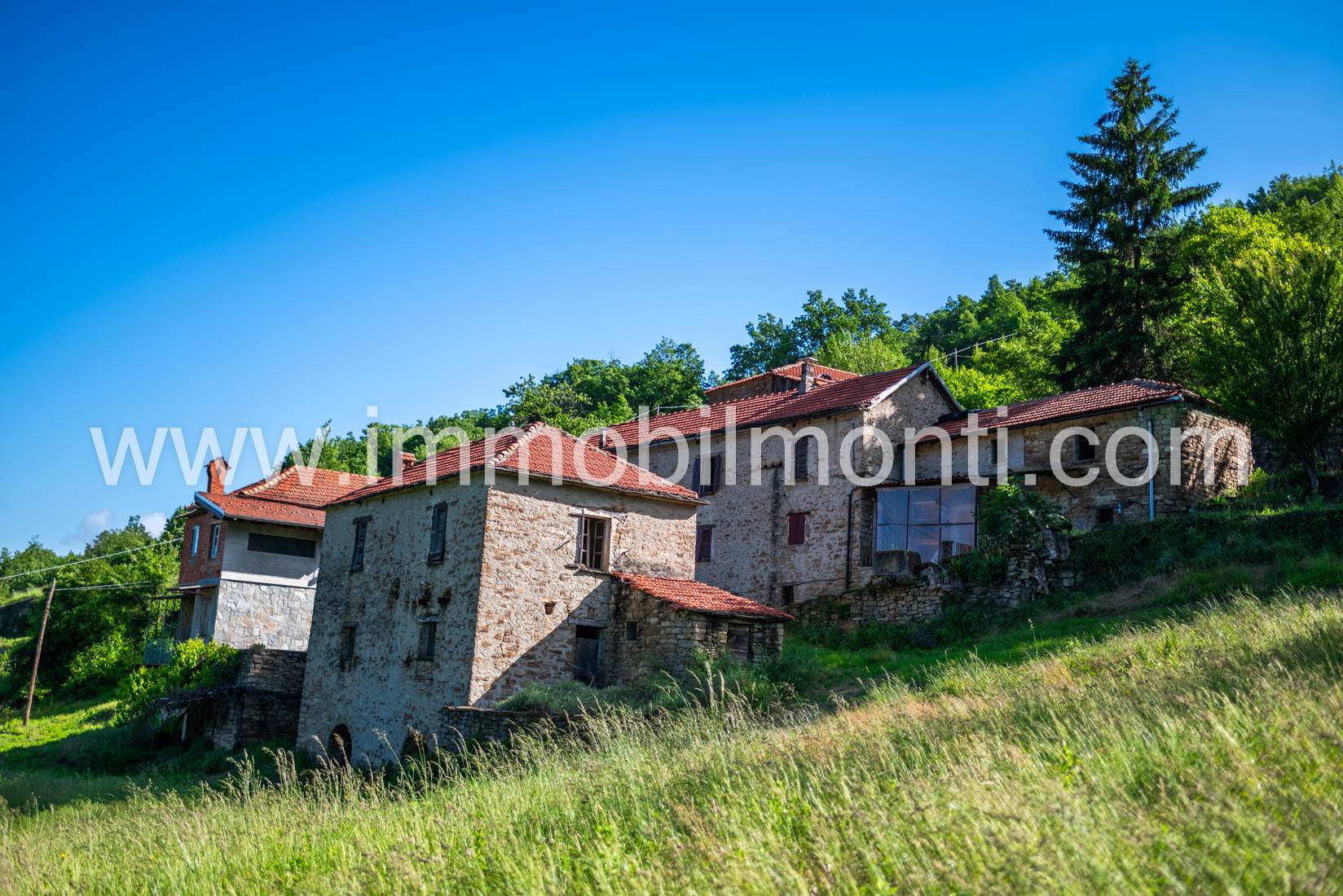 House in Roccaverano - view 1