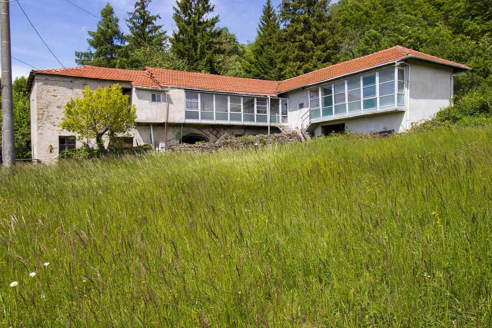 House in Olmo Gentile - view 1