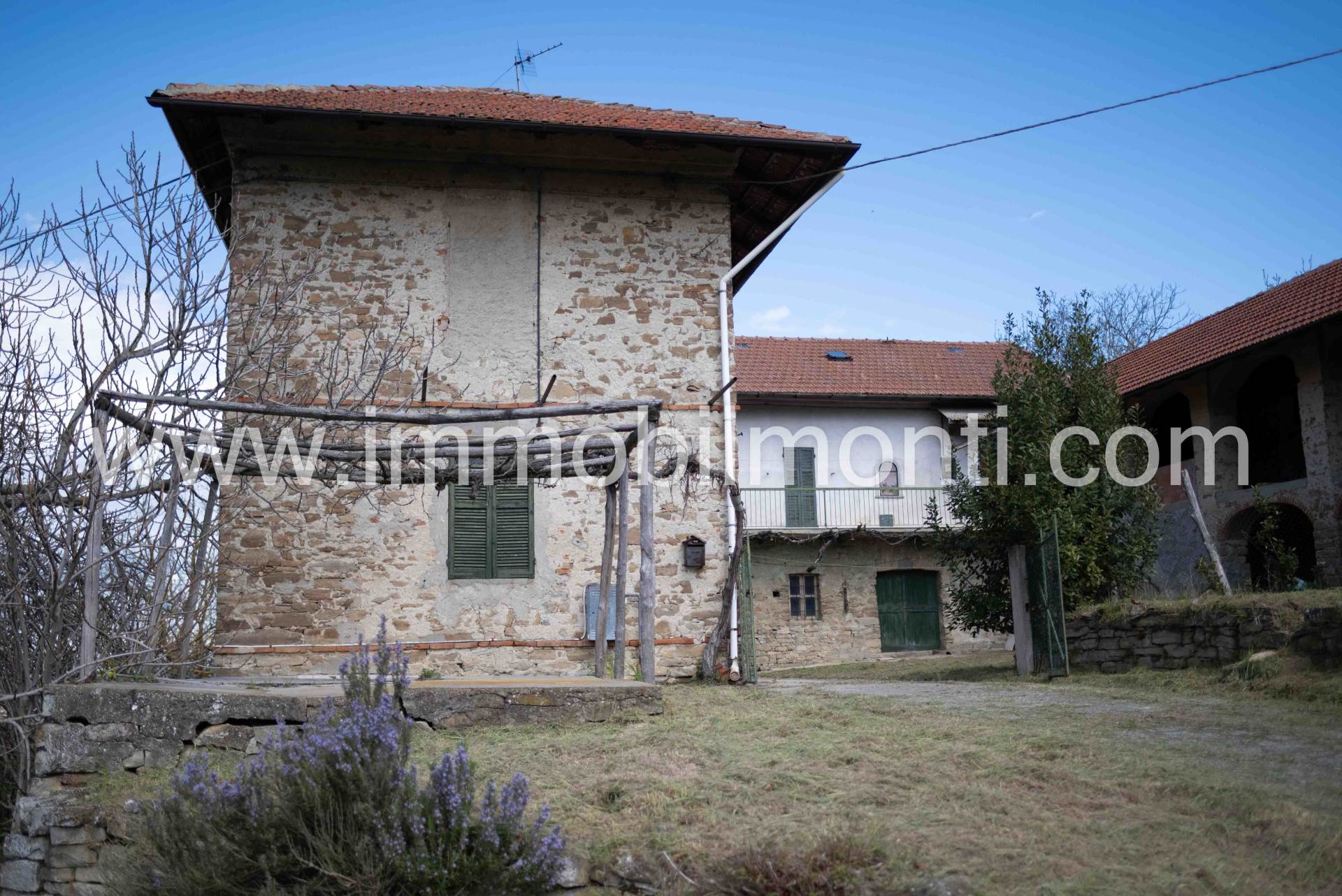House in Perletto - view 1
