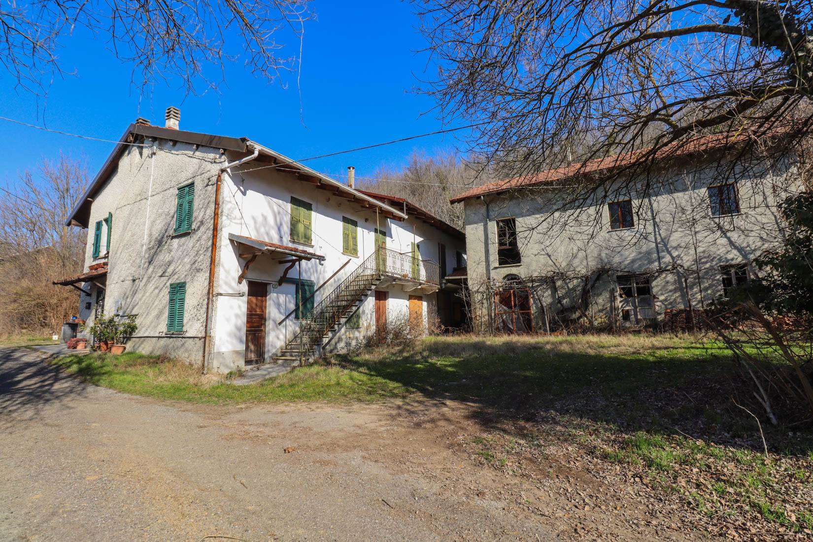 House in Bistagno - view 1