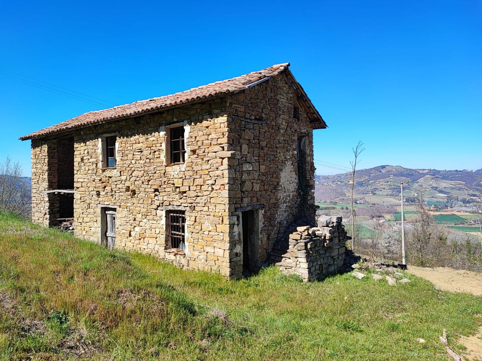 House in Monastero Bormida - view 1