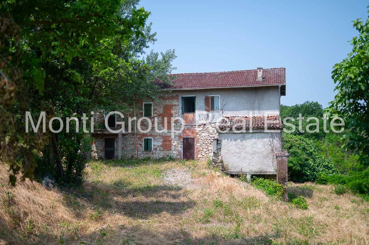 House in Orsara Bormida - view 1