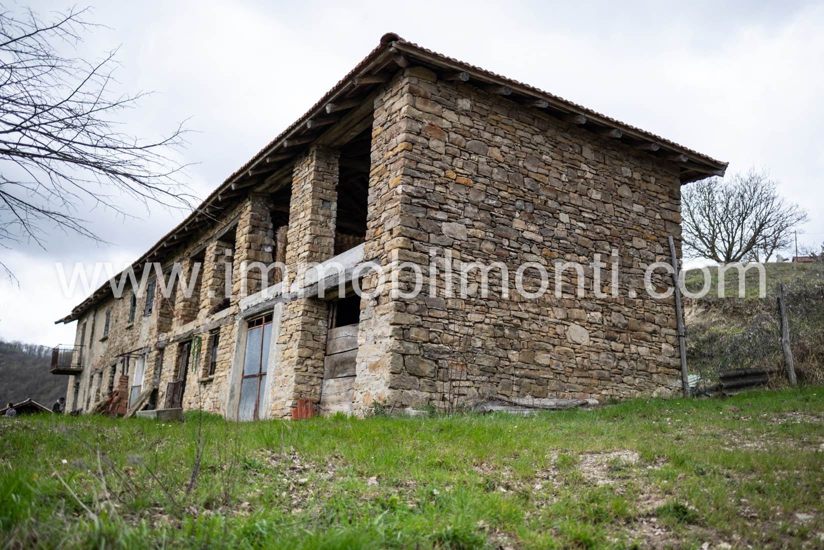 House in Roccaverano - view 1