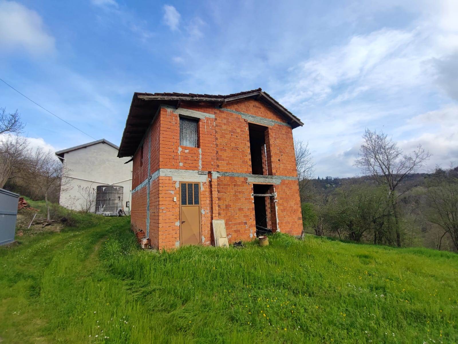 House in Cartosio - view 1