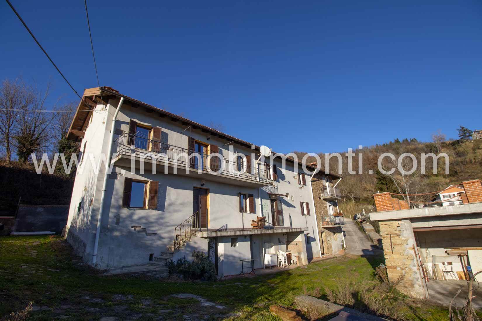 House in Cremolino - view 1