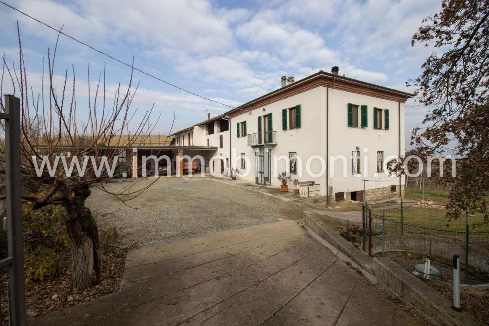 House in Strevi - view 1