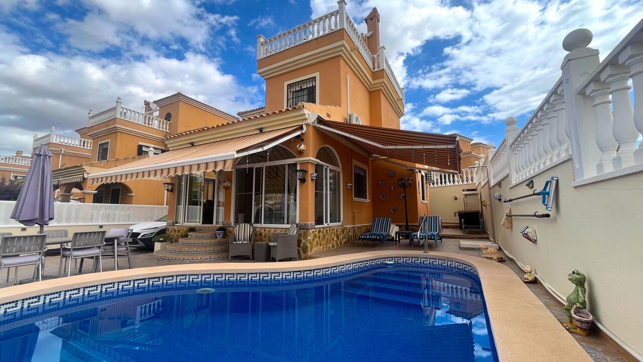 Villa in Algorfa - view 1