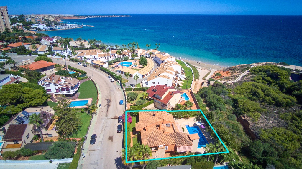 Villa in Dehesa de Campoamor - view 1