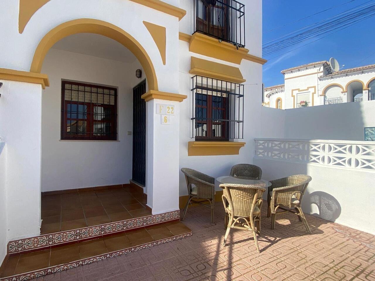 Apartment in Villamartin - view 1