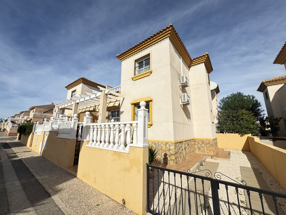 House in Villamartin - view 1