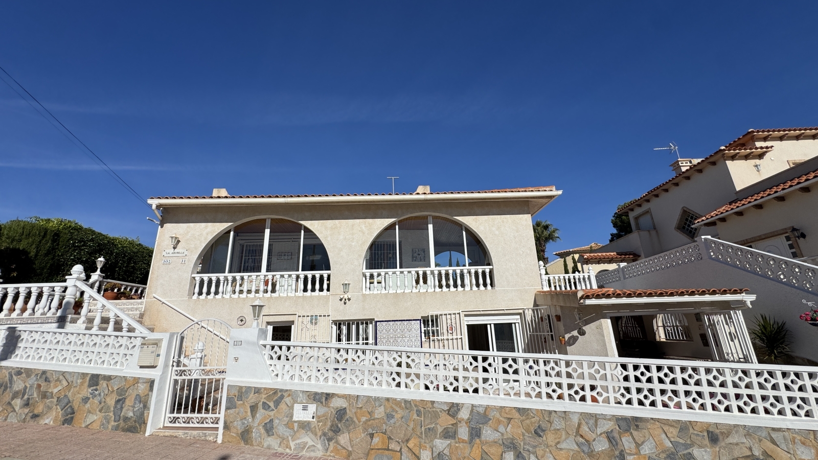 Villa in Villamartin - view 1
