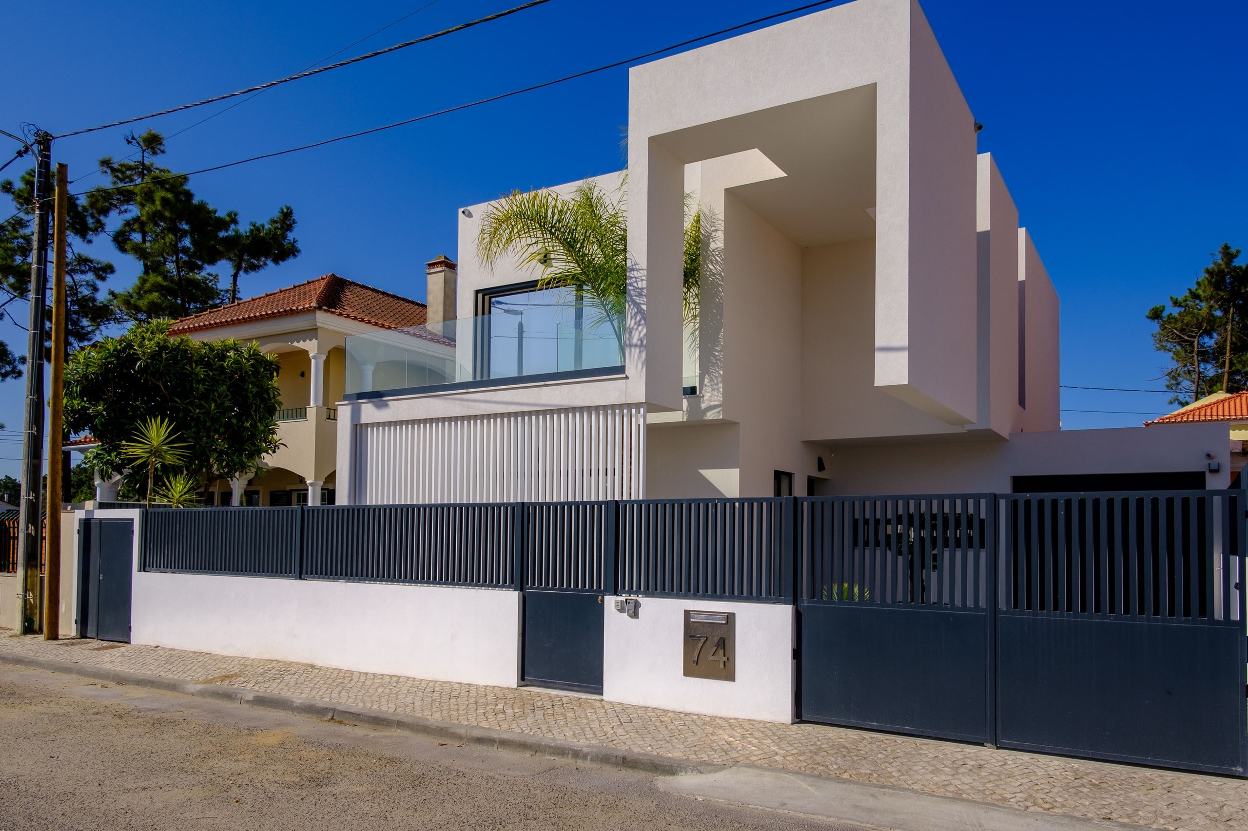 House in Almada - view 1