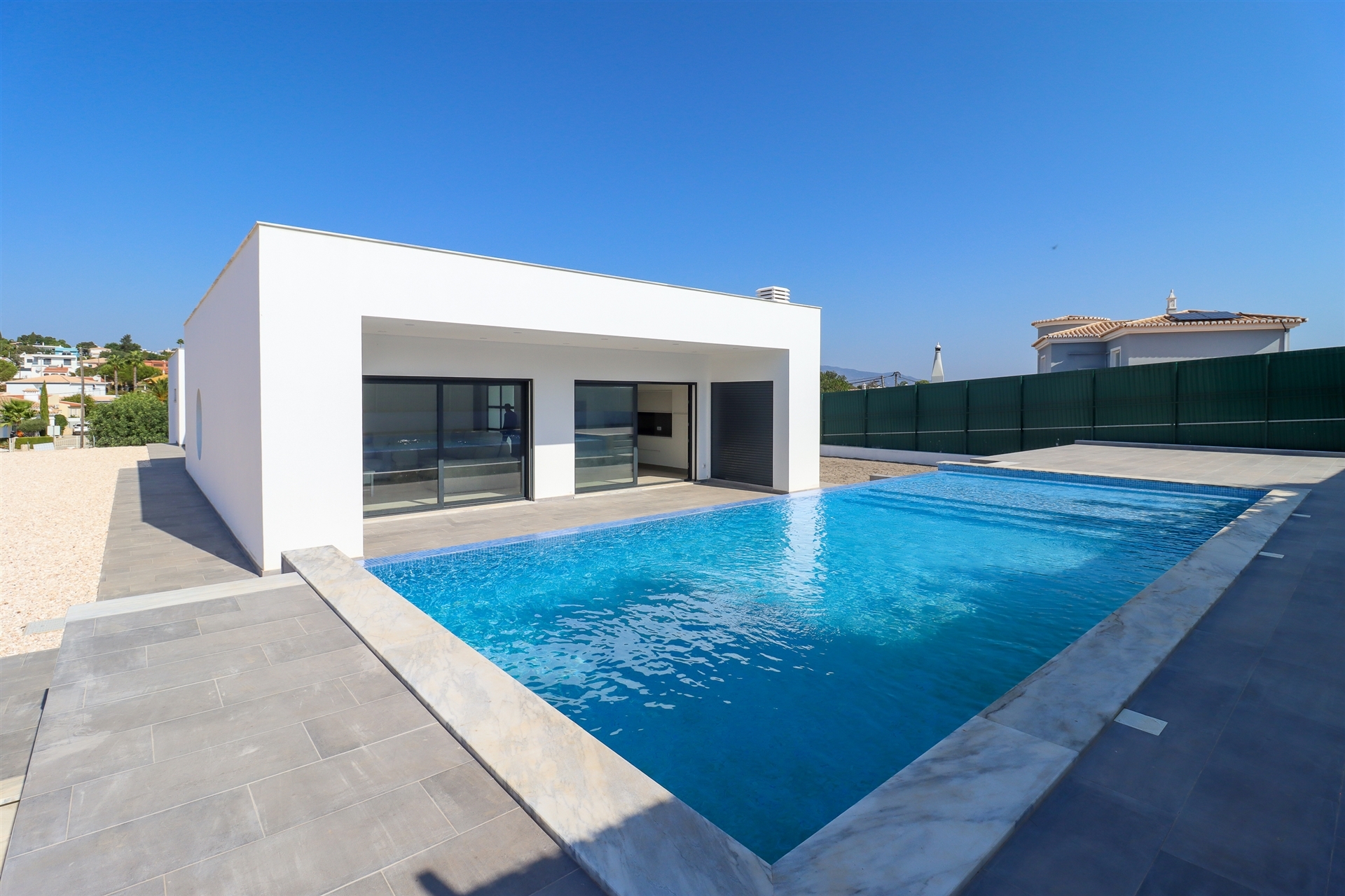 House in Mexilhoeira Grande - view 1