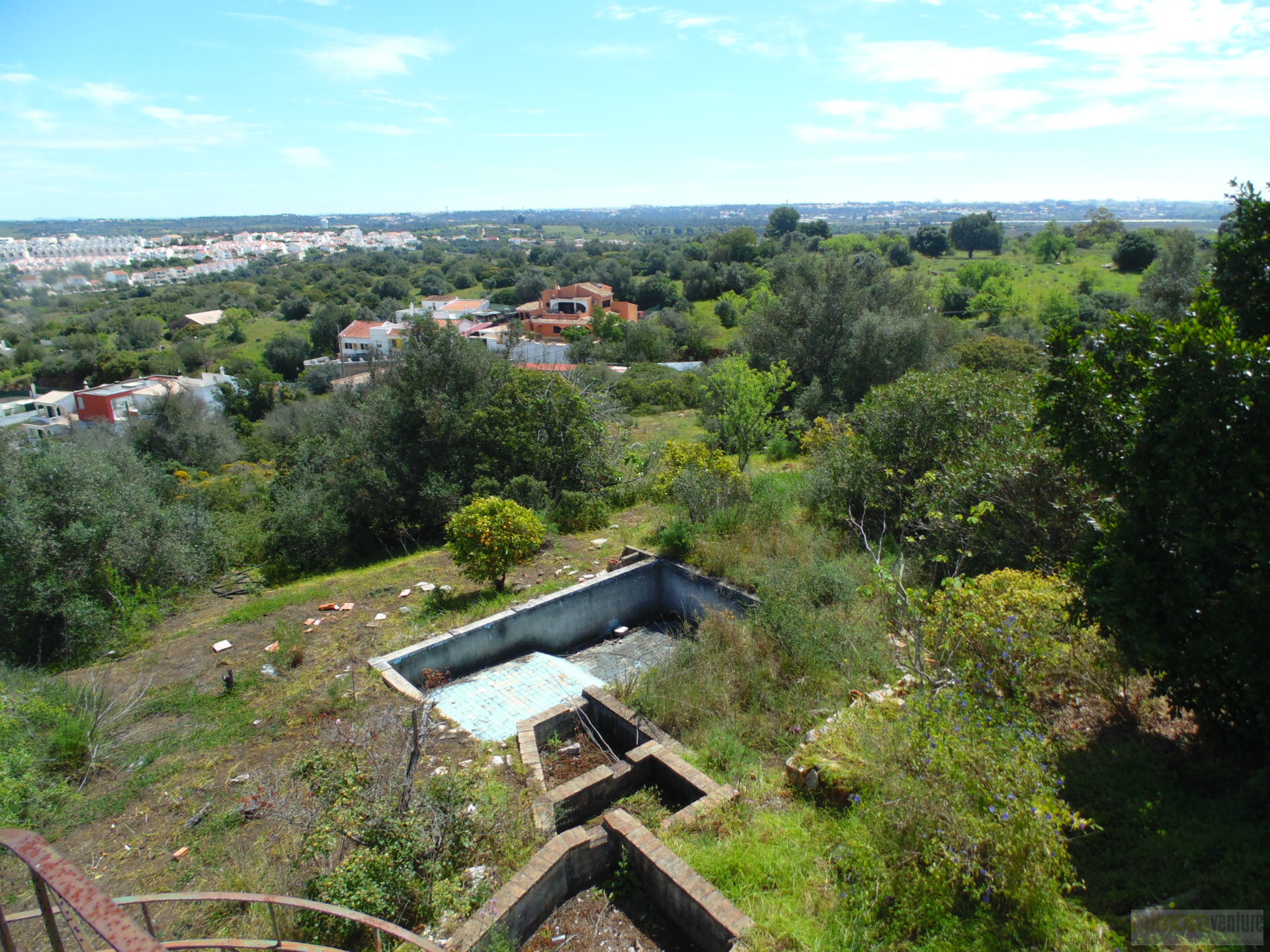 House in Mexilhoeira Grande - view 1