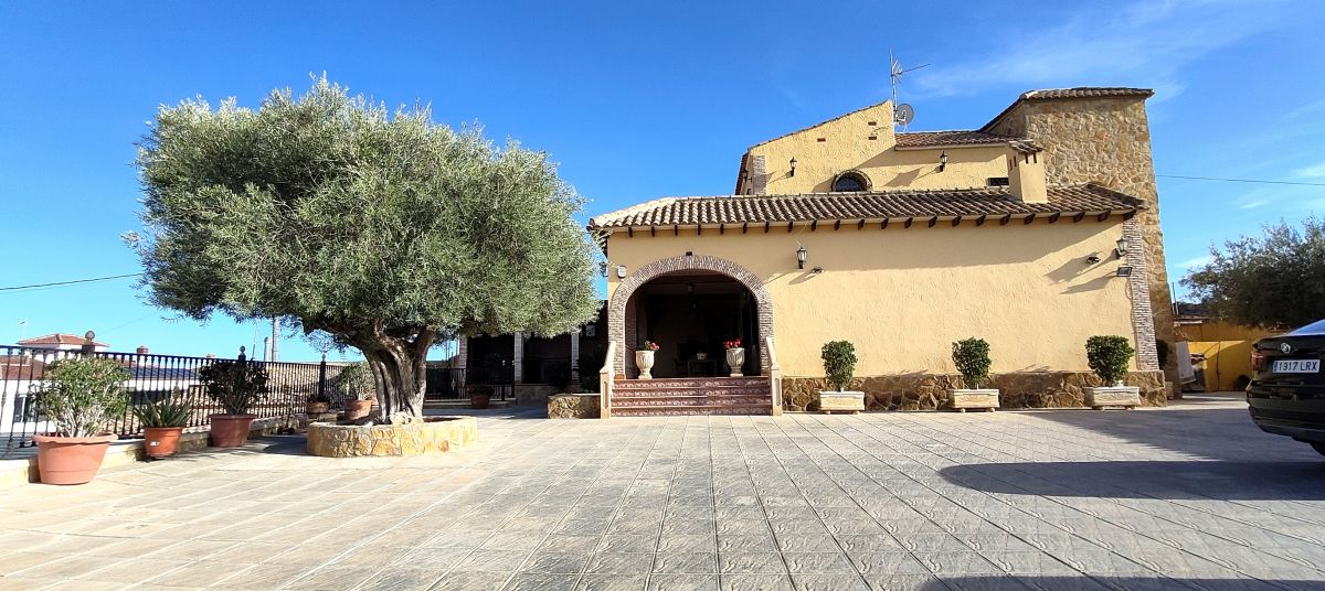 Farm, Ranch or Equestrian in Orihuela - view 1