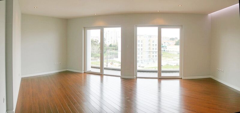 House in Carcavelos - view 1