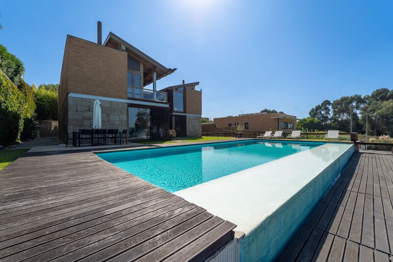 Villa in Vila Nova de Gaia - view 1