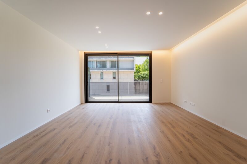 Apartment in Vila Nova de Gaia (Santa Marinha) - view 1