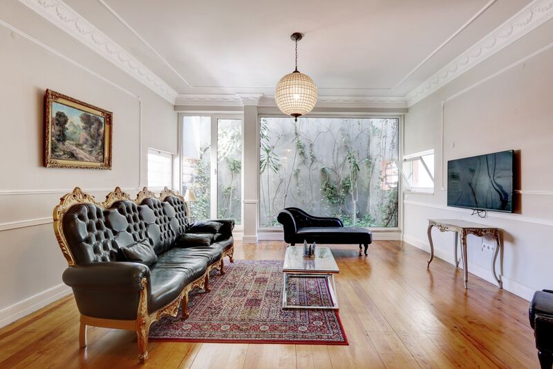 Villa in Lisbon - view 1
