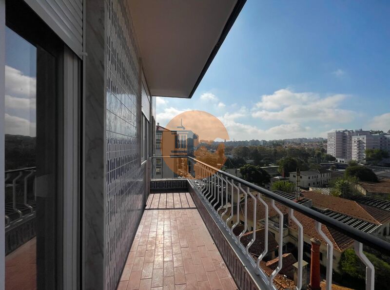 Apartment in Bemfica - view 1
