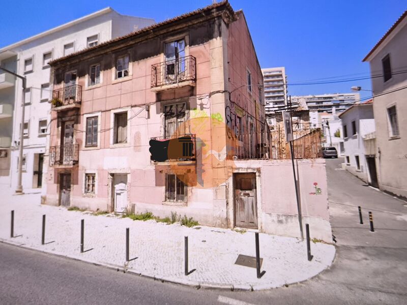 House in Bemfica - view 1