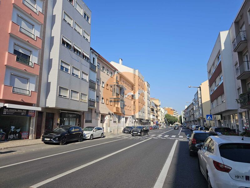 Apartment in Bemfica - view 1