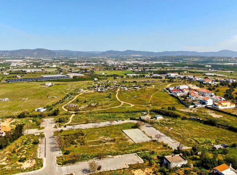 Land in Faro - view 1