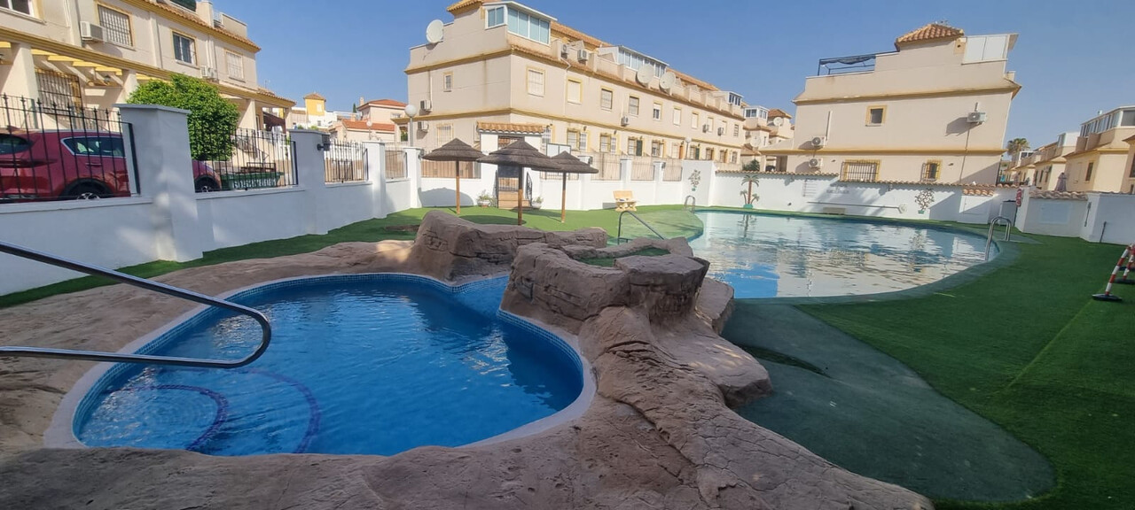 House in Alicante - view 1