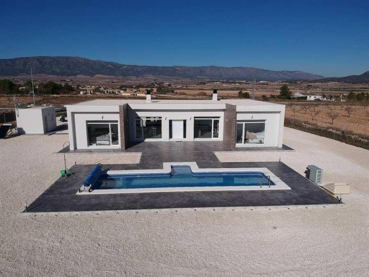 Villa in Pinoso - view 1
