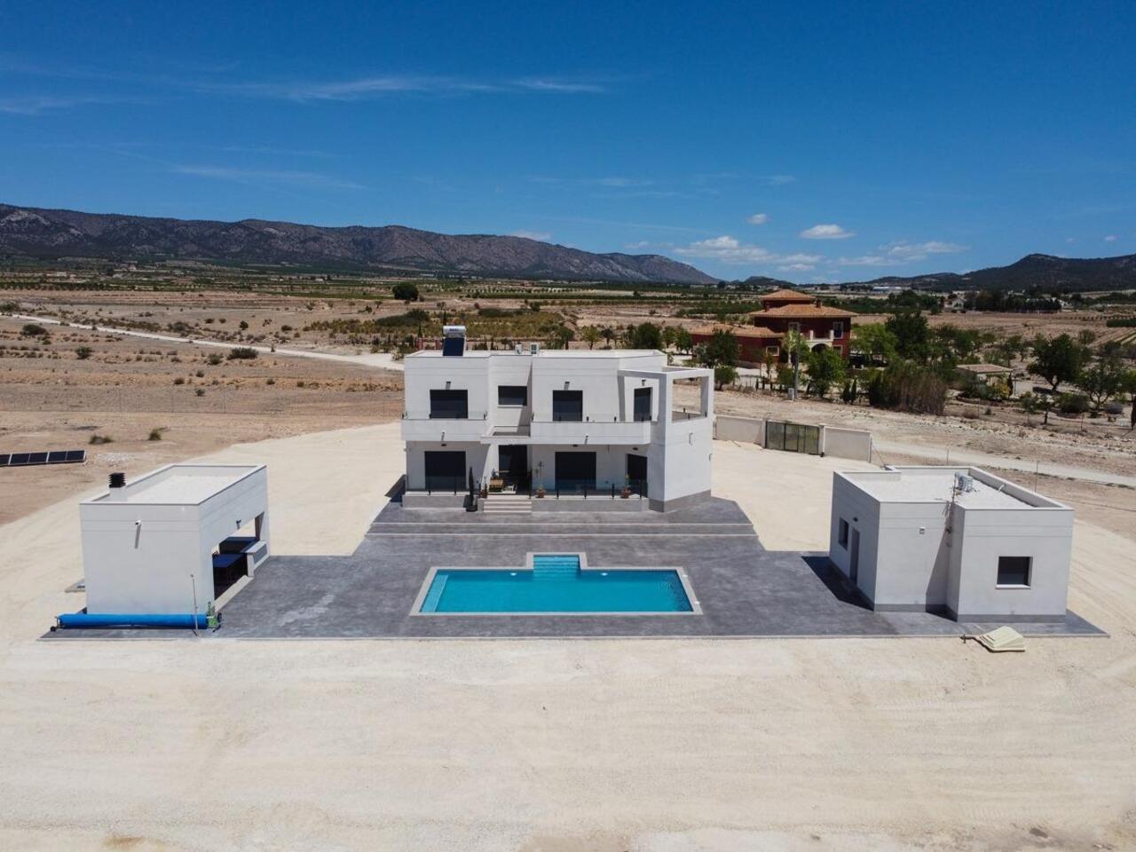 Villa in Pinoso - view 1