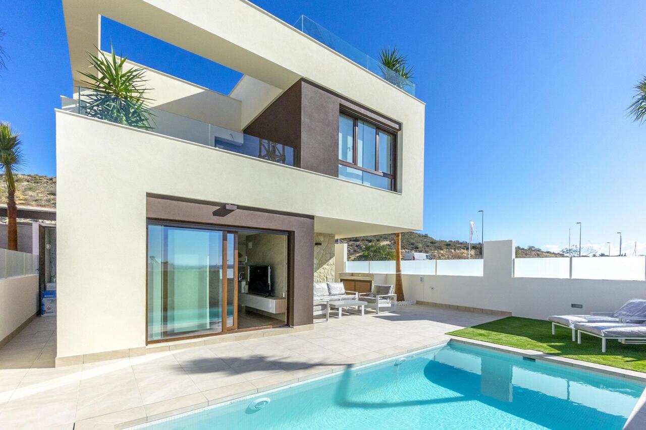 Villa in Alicante - view 1
