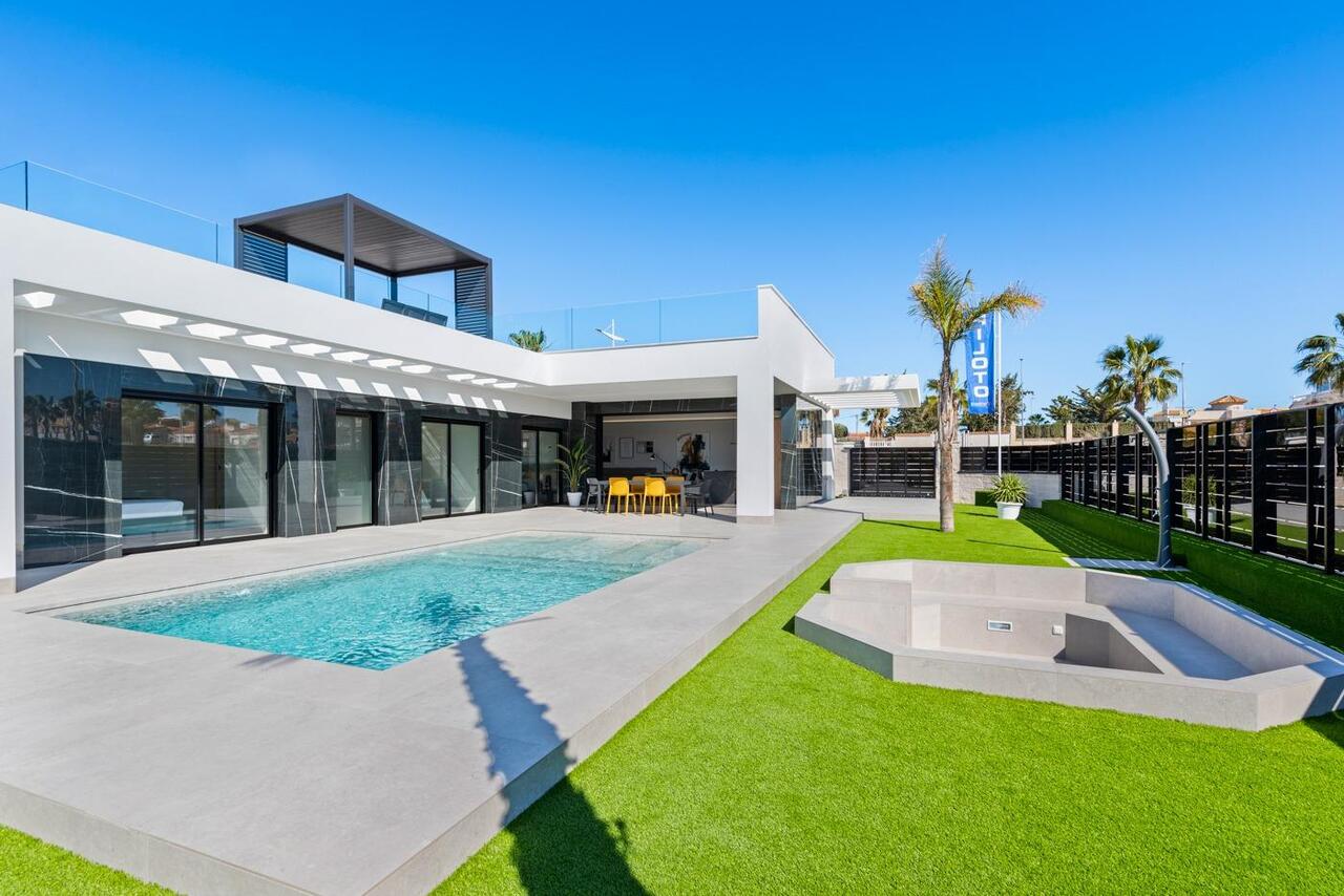 Villa in Alicante - view 1