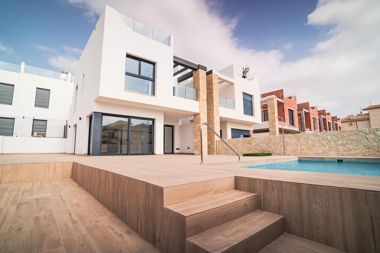 Villa in Urbanizacion los Balcones - view 1