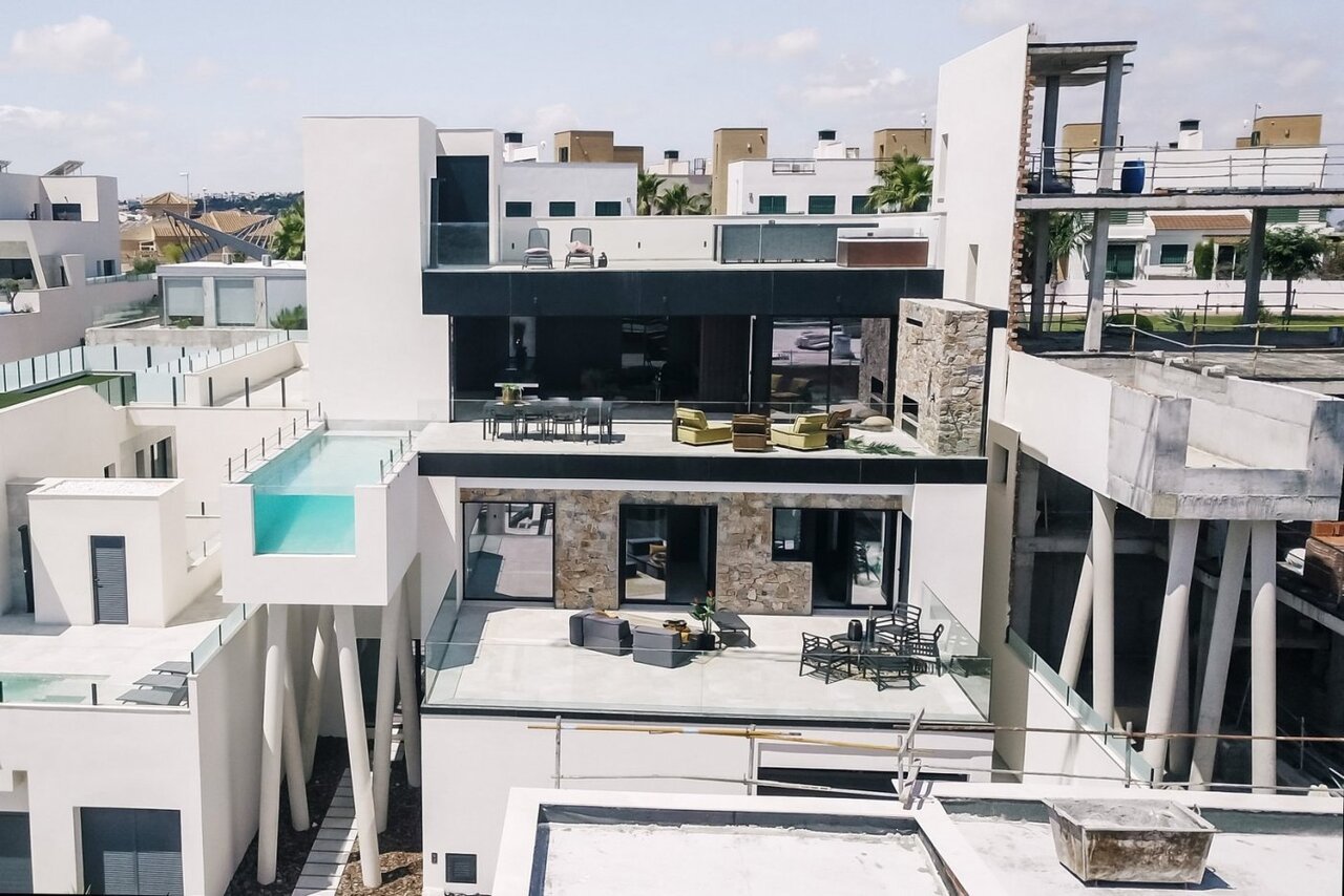 Villa in Alicante - view 1