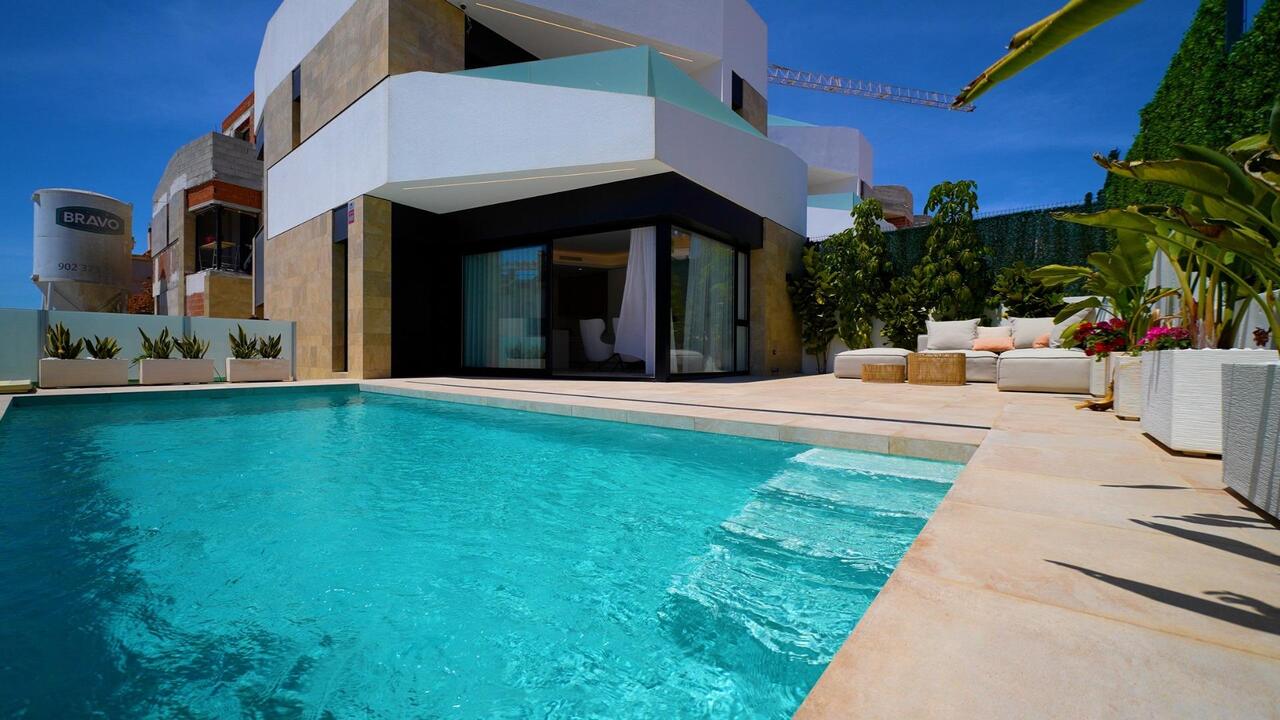 Villa in Urbanizacion los Balcones - view 1