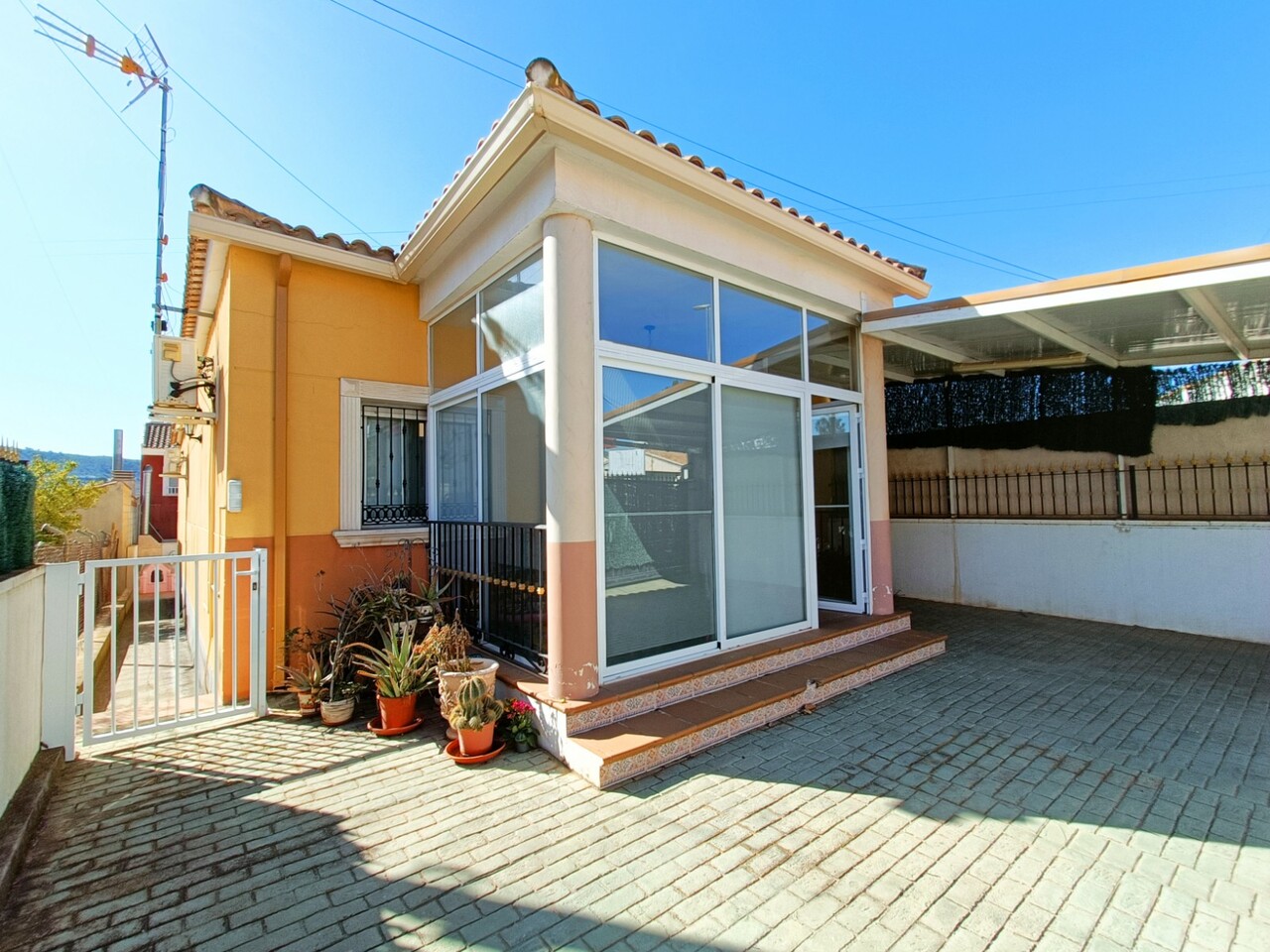 Villa in Alicante - view 1