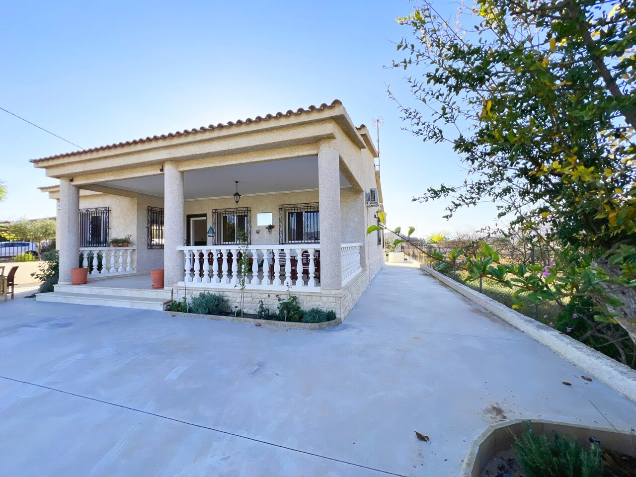 Villa in Barbarroja - view 1