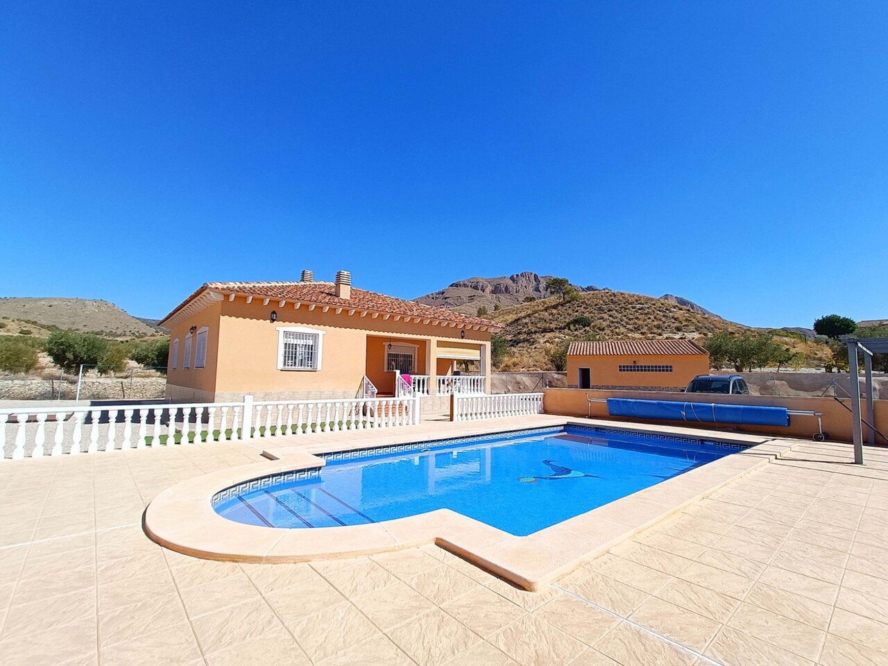 Villa in Santa Cruz - view 1