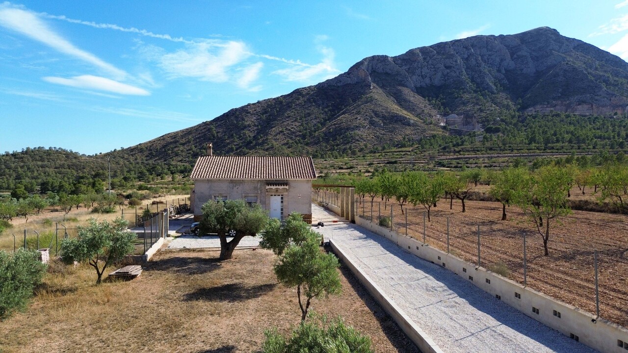 Villa in El Canton - view 1