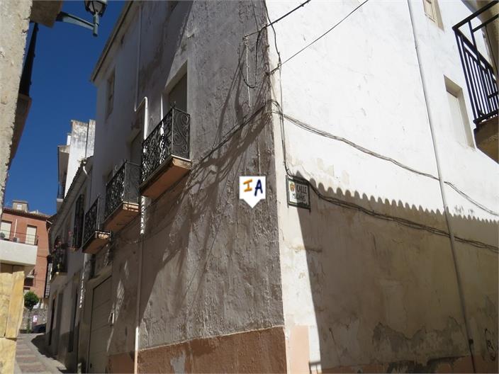 House in Alcaudete de la Jaya - view 1