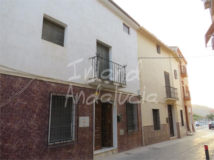 House in Alcaudete - view 1