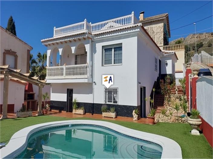 Villa in Granada - view 1