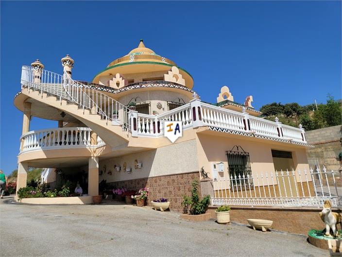 Villa in Granada - view 1