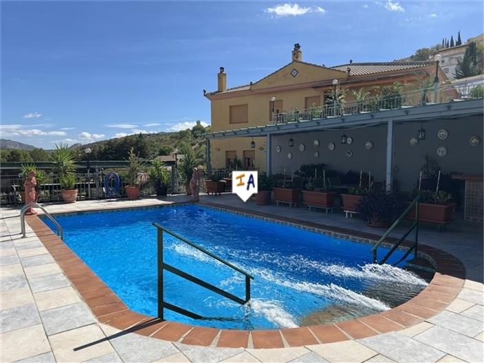 Villa in Granada - view 1