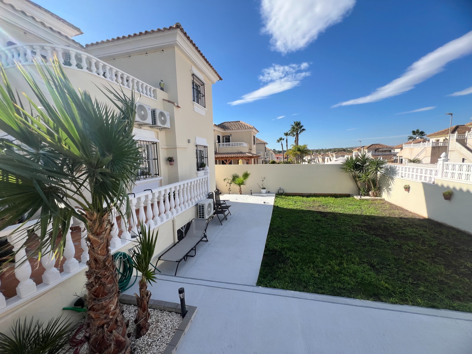 House in Alicante - view 1