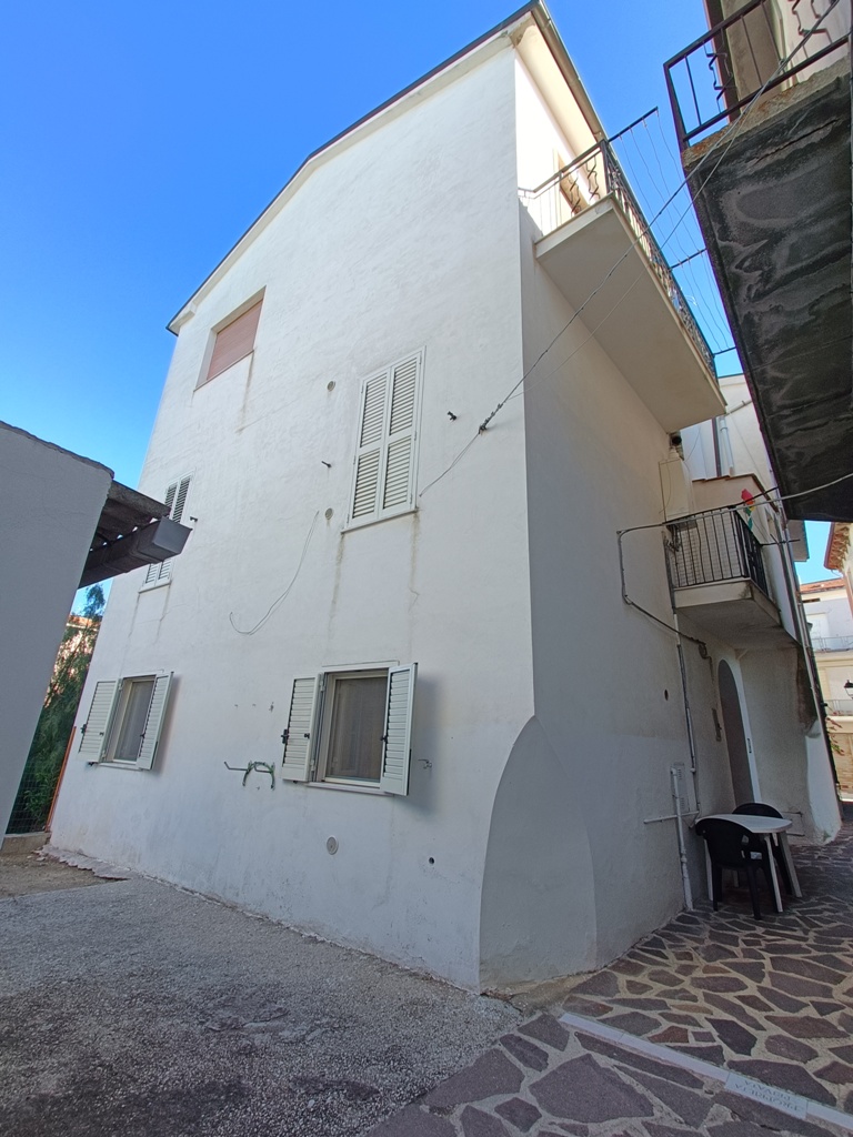 House in Canosa Sannita - view 1