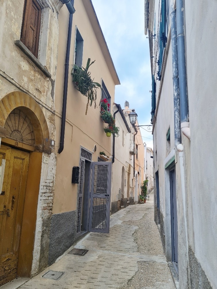 House in Loreto Aprutino - view 1