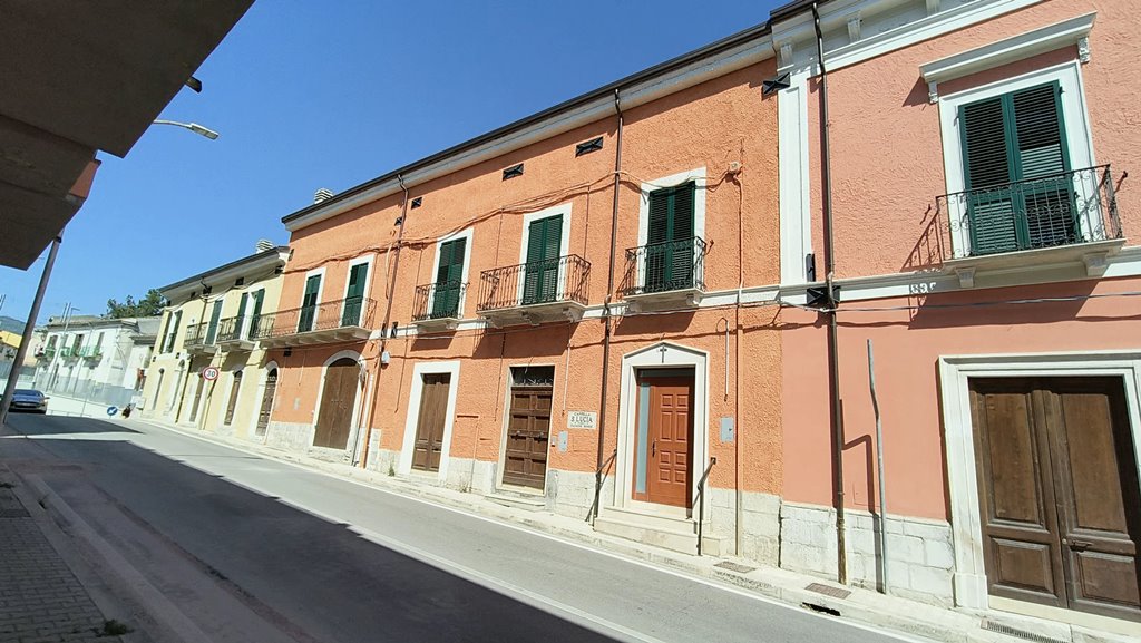 House in Torre de' Passeri - view 1