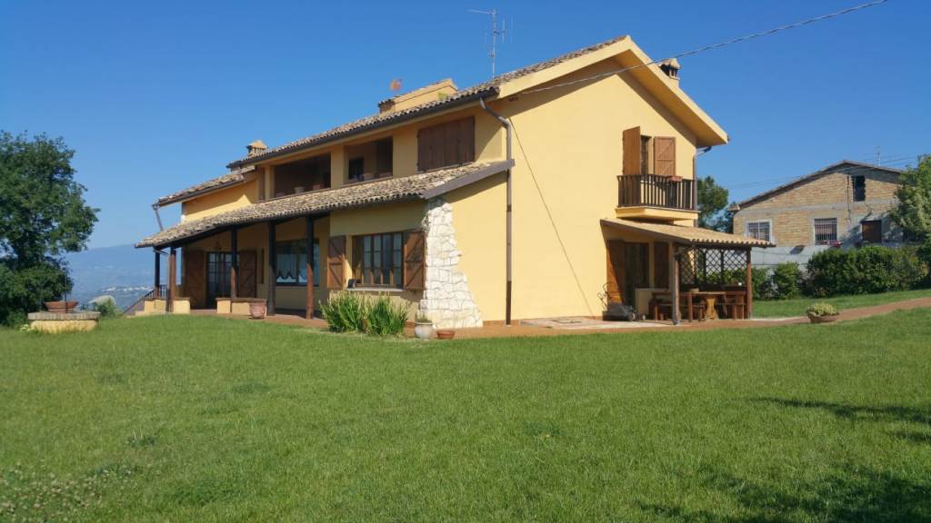 Villa in Chieti - view 1