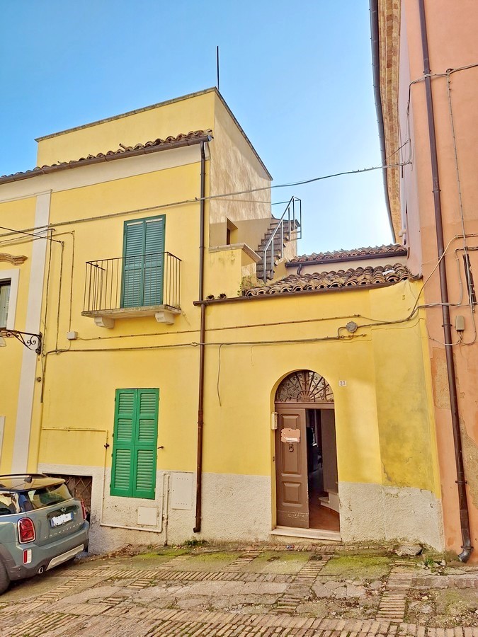 House in Penne - view 1